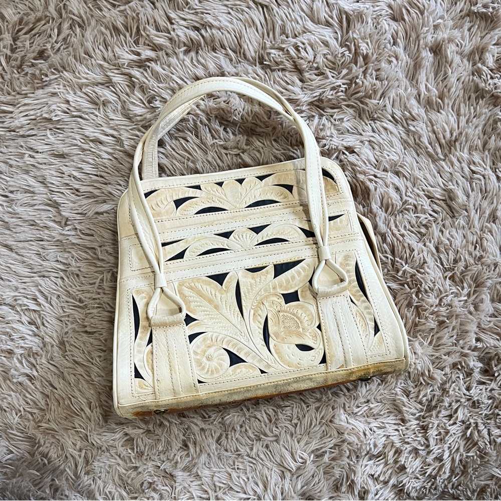 Vintage Avelar Cream Tooled Leather Shoulder Bag